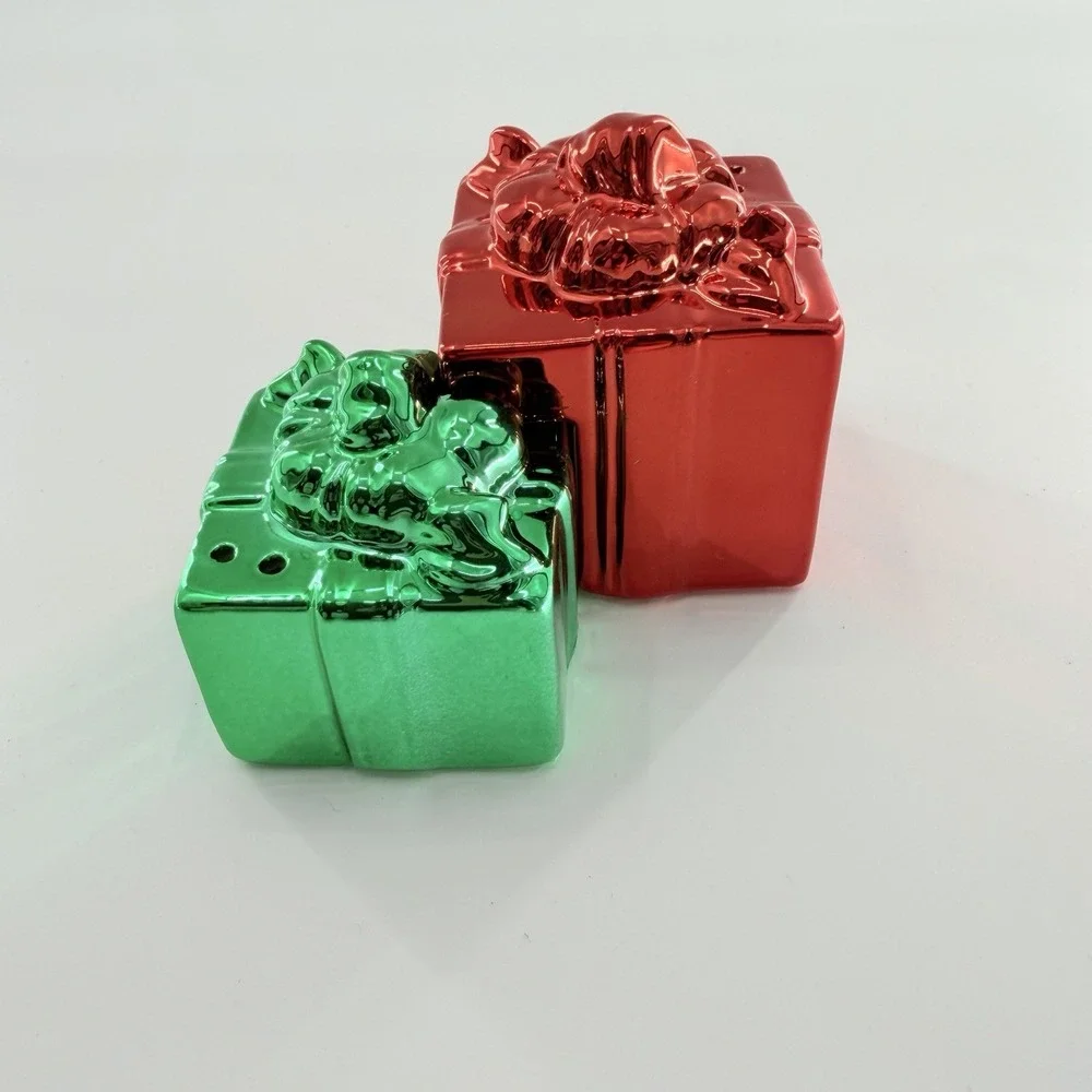House of Lloyd Christmas Around The World Holiday Gifts Salt & Pepper Shakers